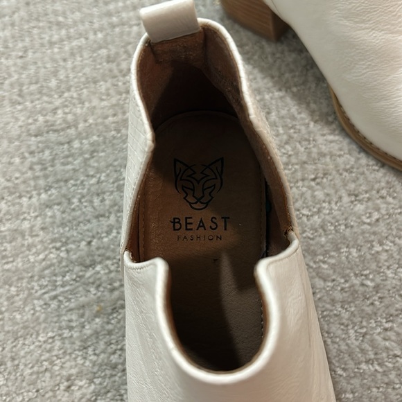 Size 8 Beast fashion white booties - Picture 4 of 4